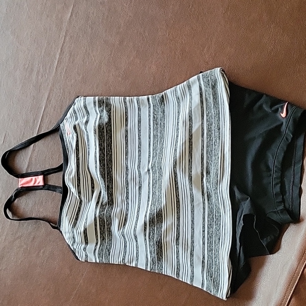 Like New!! Nike Black and White Two Piece Swimsuit with Ribbed Stripes